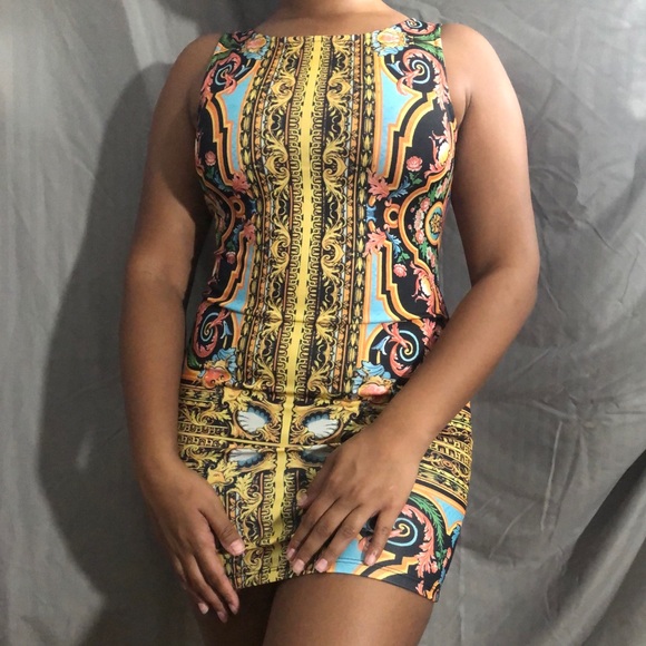 Sexy mini dress with floral design - Picture 2 of 4